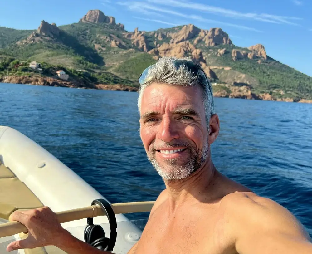 portrait homme sur un bateau à l'Esterel